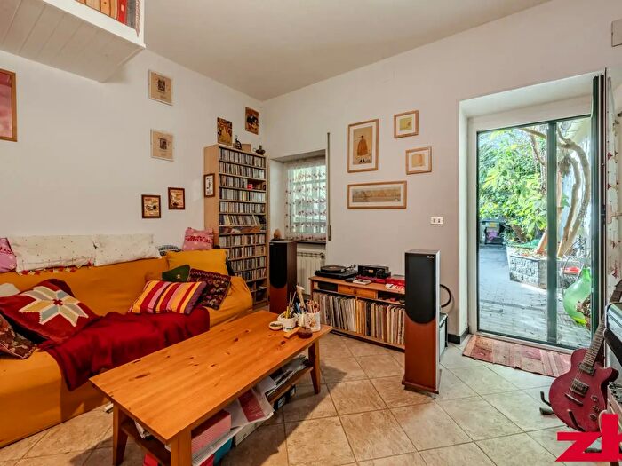 Appartamento con 7 locali in vendita in Via Vernazza, Genova
