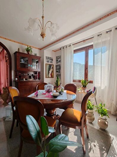 Casa con 6 locali in vendita in Licciana Nardi