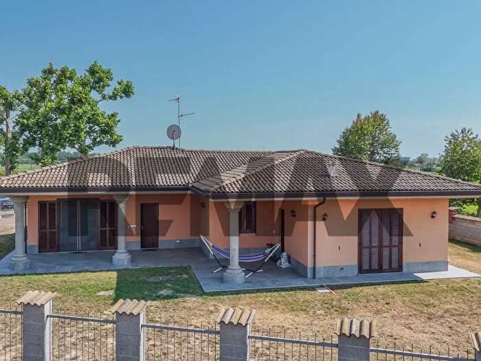 Casa con 6 locali in vendita in Borgo Nuovo, Buronzo