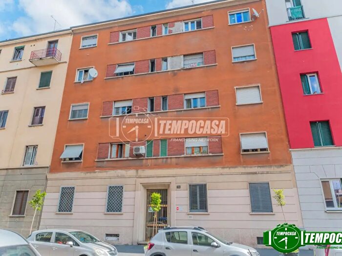 Appartamento trilocale in vendita in Via Antonio Mambretti, Milano