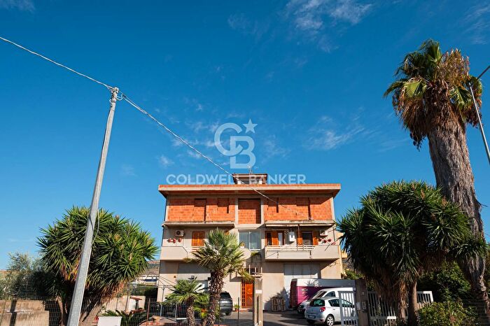 Appartamento con 10 locali in vendita in Via Berlinguer, Comiso