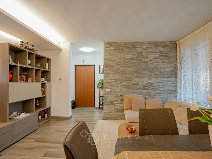 Appartamento trilocale in affitto in Via Fratelli Zoia, Quarto Cagnino, Milano