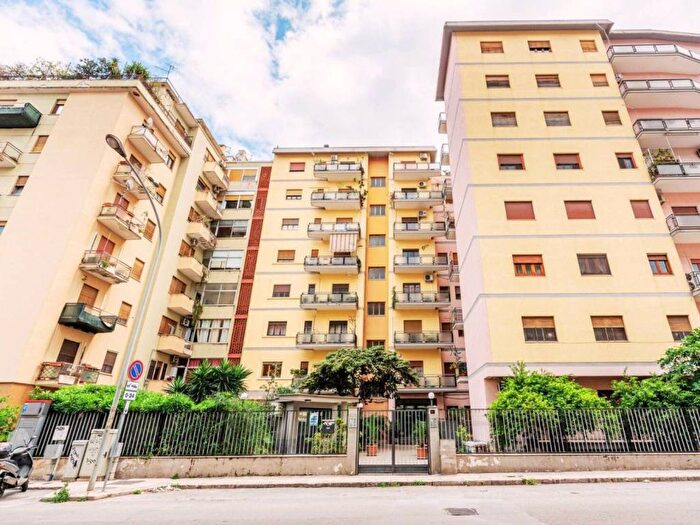 Appartamento con 6 locali in affitto in Via Principe di Paternò, Notarbartolo Sciuti, Palermo