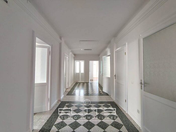 Appartamento quadrilocale in affitto in Via Zara, Adriatico, Ancona