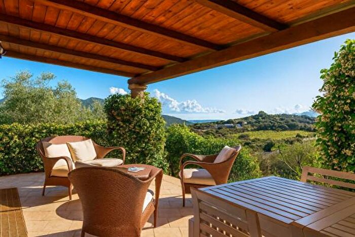 Casa con 6 locali in vendita in Circonvallazione di Golfo Aranci, Golfo Aranci