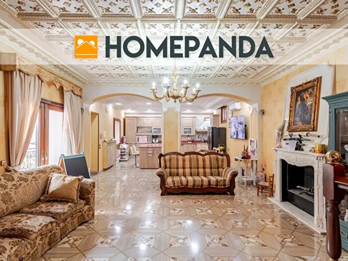 Casa con 13 locali in vendita in Vico I Parrocchia, Napoli