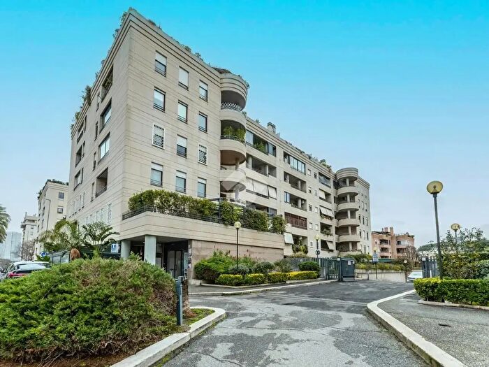 Appartamento quadrilocale in vendita in Viale degli Astri, Roma