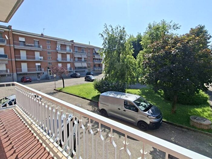 Appartamento quadrilocale in affitto in Via Bubbio, Borgo Piave Corso Europa Zona Ferrero, Alba