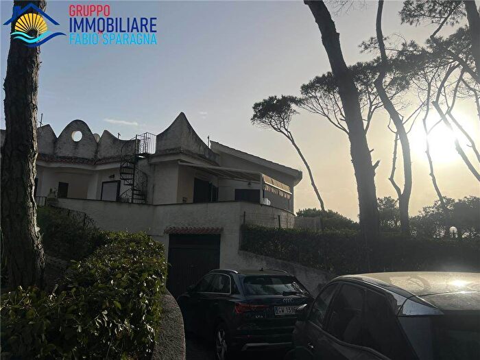 Casa con 6 locali in vendita in Viale degli Eucalipti, Baia Domizia, Sessa Aurunca