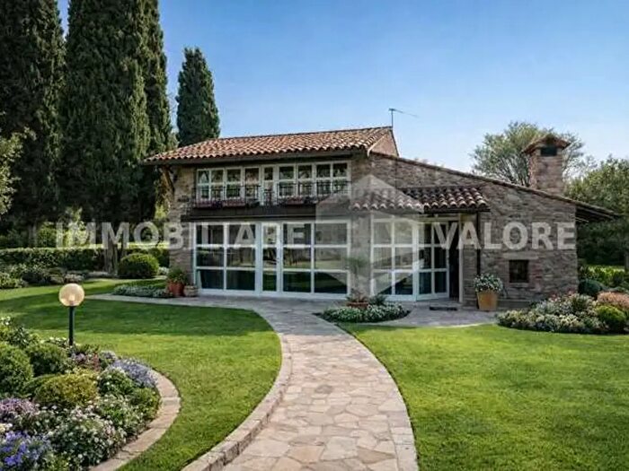 Casa quadrilocale in vendita in Valeggio Sul Mincio