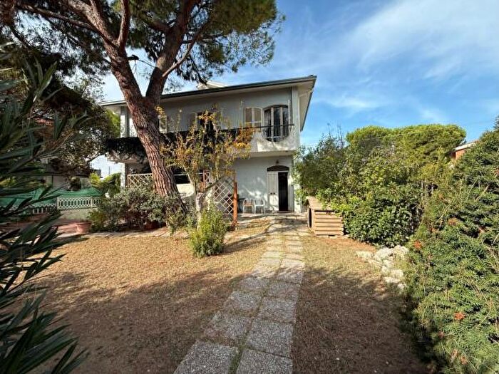 Casa con 6 locali in vendita in Via Goito, Civitanova Marche