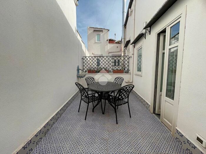 Appartamento trilocale in affitto in Via Casa Professa, Cassaro, Palermo