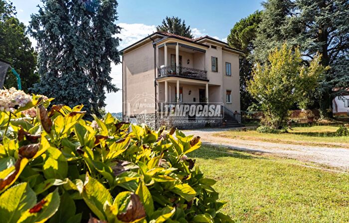 Casa con 5 locali in vendita in Via Colnaghi Don Enrico, Cassago Brianza