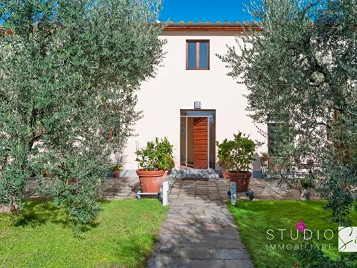 Casa con 6 locali in vendita in Via dei Gatti, Pistoia