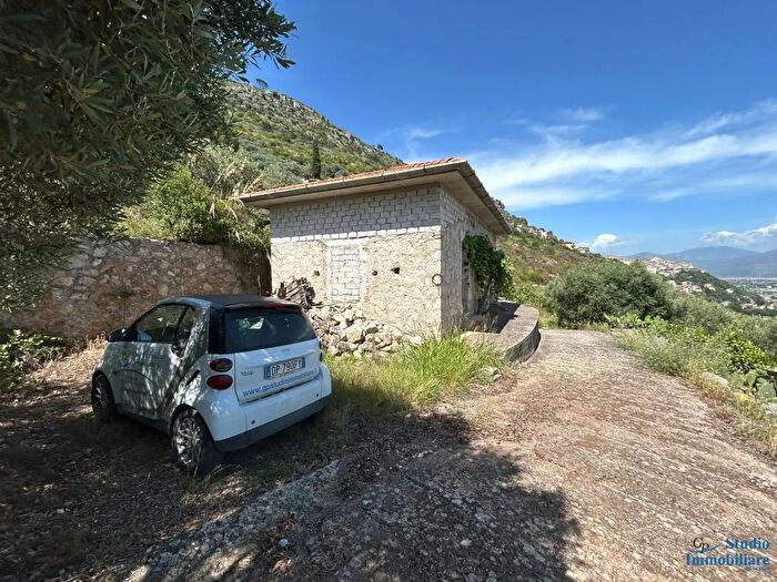 Casa bilocale in vendita in Via Oliveti, Monte San Biagio