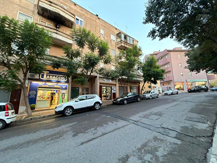 Appartamento trilocale in vendita in Via Lucania, Carbonia