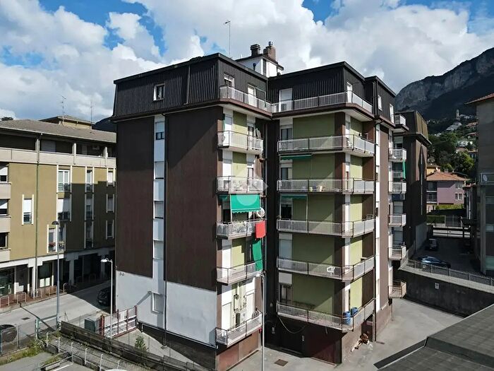 Appartamento quadrilocale in vendita in Via a Galli, Calolziocorte