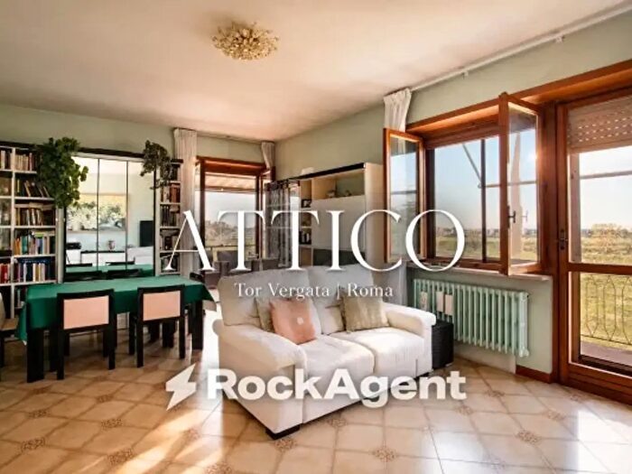 Appartamento con 5 locali in vendita in Via Roccabernarda, Roma