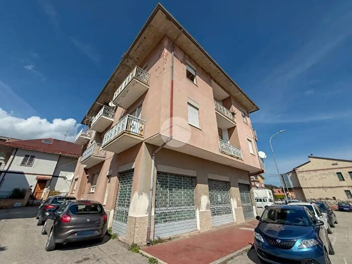 Appartamento trilocale in vendita in Via Luigi Tripoti, Teramo