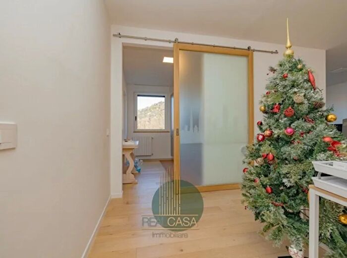 Appartamento bilocale in vendita in Via Oltrecolle Lora Como Lombardia Italia, Como