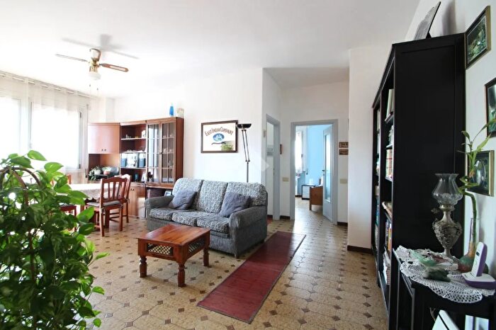 Appartamento quadrilocale in vendita in Via Roma, Garbagnate Milanese