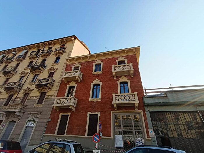 Appartamento trilocale in vendita in Via Pragelato, Torino