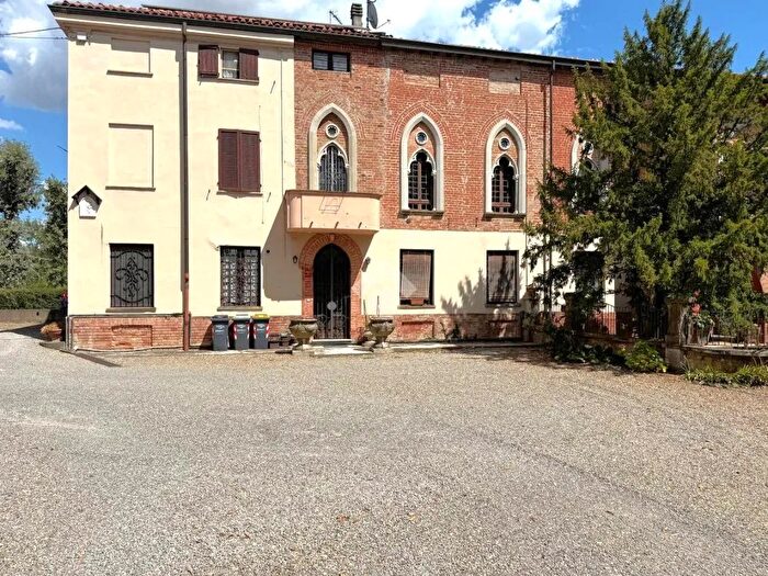 Casa con 6 locali in vendita in Via Sergio Devani, Tortona