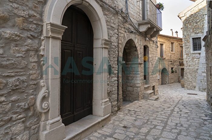 Casa con 12 locali in vendita in Via Roma, Pietragalla