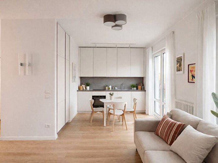 Appartamento trilocale in affitto in Viale Legioni Romane, Primaticcio, Milano