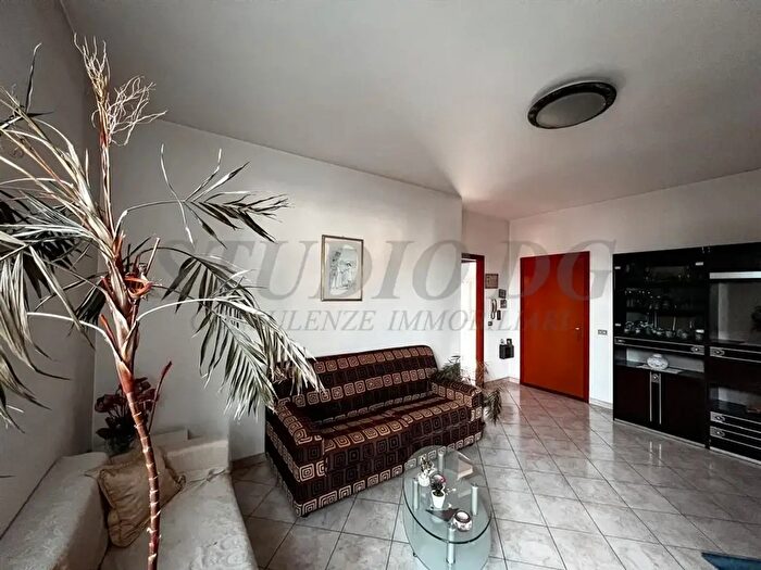 Appartamento trilocale in vendita in Via Scarlatti, BovisioMasciago