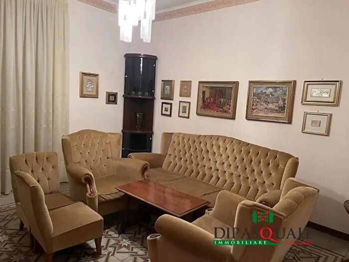 Casa con 6 locali in vendita in Via Michele Amari, Ragusa