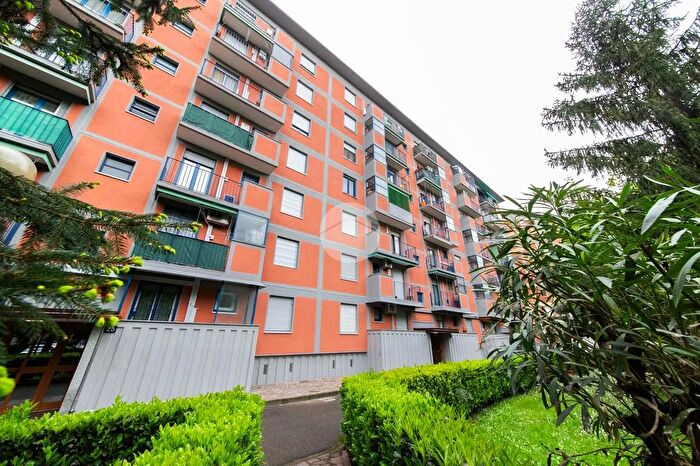 Appartamento quadrilocale in vendita in Via dei Salici, Milano