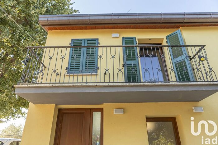Casa con 9 locali in vendita in Contrada Santa Lucia, Appignano