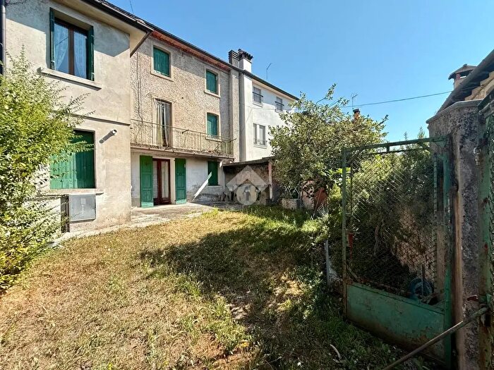 Casa con 11 locali in vendita in Via Amedeo di Savoia, Cison Di Valmarino