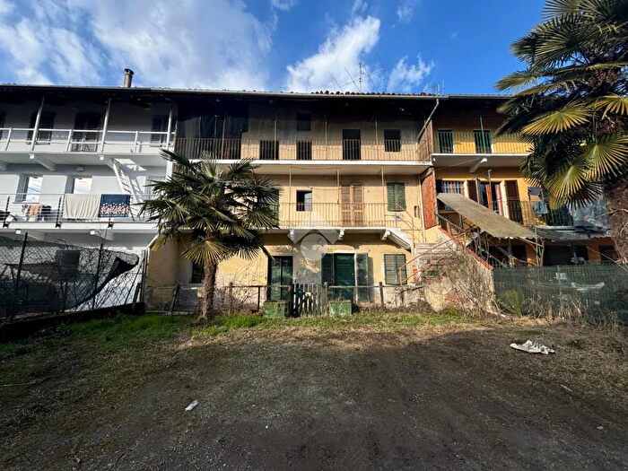 Casa quadrilocale in vendita in Via Fiorana, Strambino