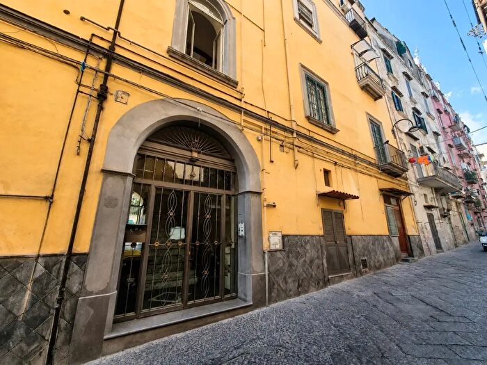 Appartamento bilocale in vendita in Vico Lungo Sant'Agostino degli Scalzi, Napoli