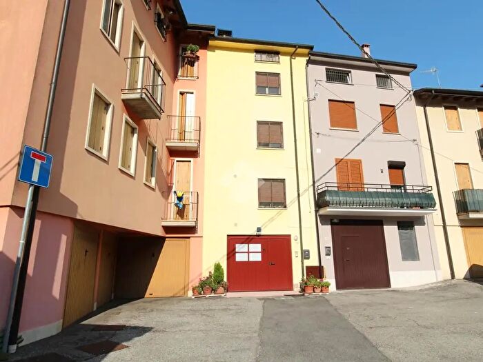 Casa con 5 locali in vendita in Via S Pietro Vecchio, San Pietro Mussolino