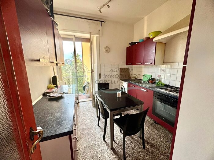 Appartamento con 5 locali in vendita in Via Duccio di Boninsegna, Siena