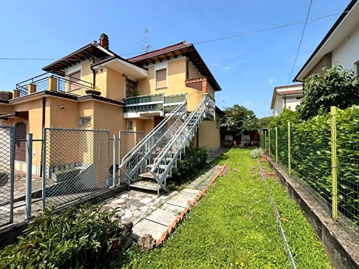 Casa con 5 locali in vendita in Via IV Novembre, Passirano