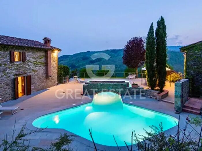 Casa con 6 locali in vendita in Via Roma, Pratovecchio Stia