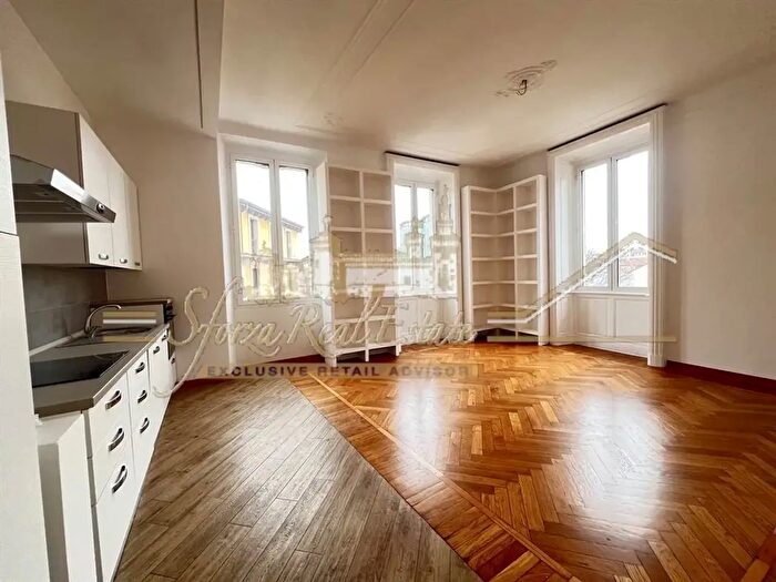 Appartamento quadrilocale in affitto in Via Spartaco, Milano