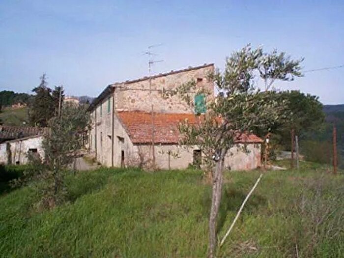 Casa con 8 locali in vendita in Chianni