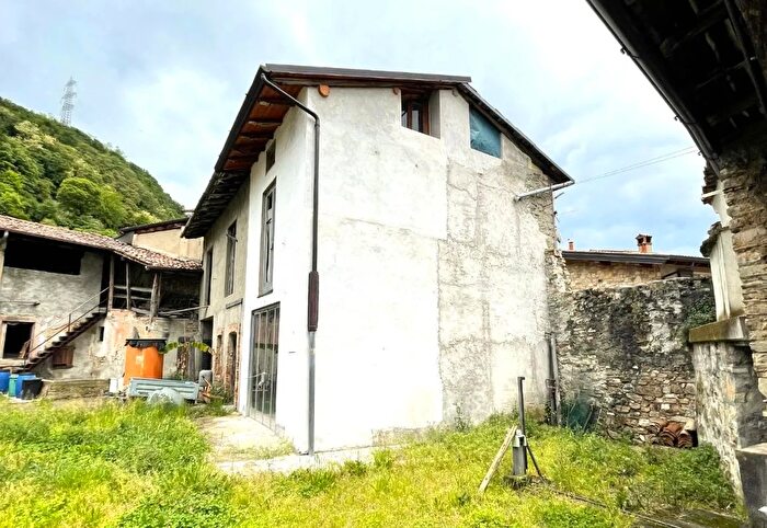 Casa bilocale in vendita in Via Fratelli Cairoli, Adro