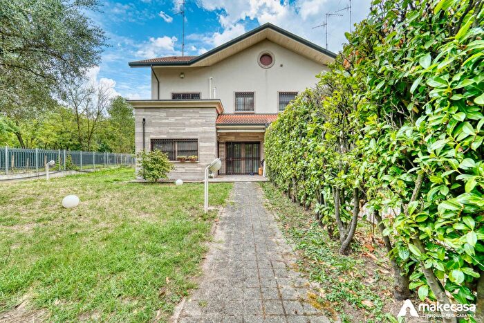 Casa con 5 locali in affitto in Via Arcide Cristei, Segrate