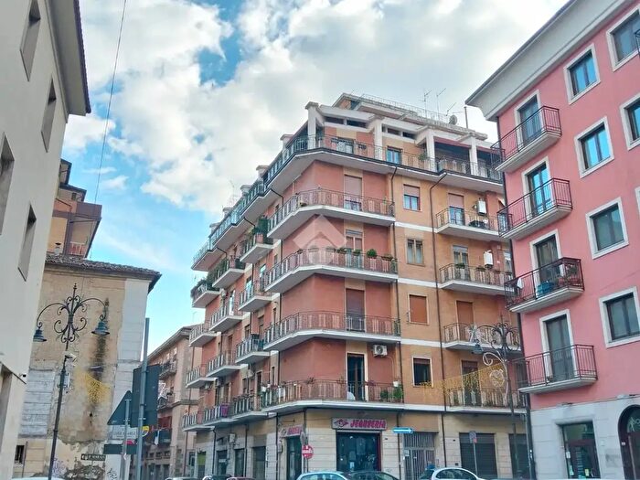 Appartamento quadrilocale in vendita in Via Santissimatrinità, Avellino