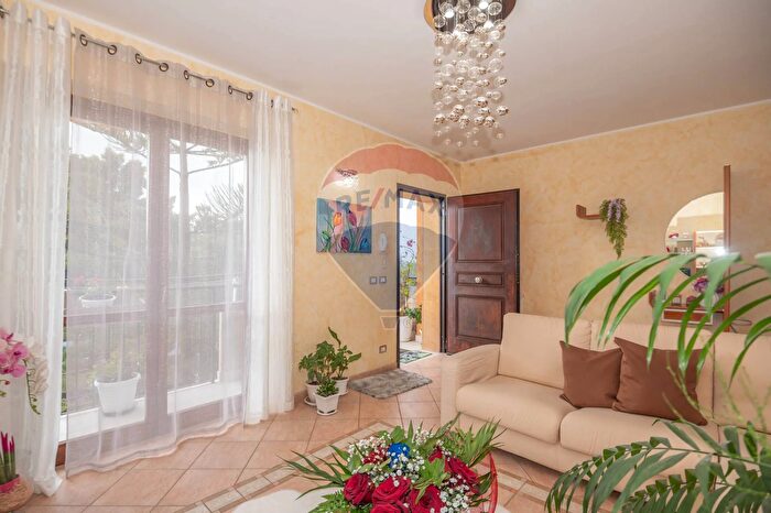 Casa con 7 locali in vendita in Via Ernesto Basile, Caltagirone