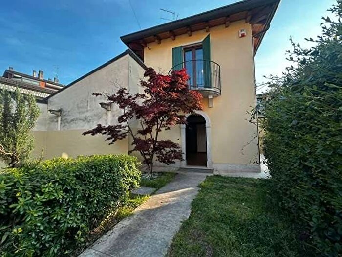 Appartamento trilocale in affitto in Santa Lucia Golosine, Verona