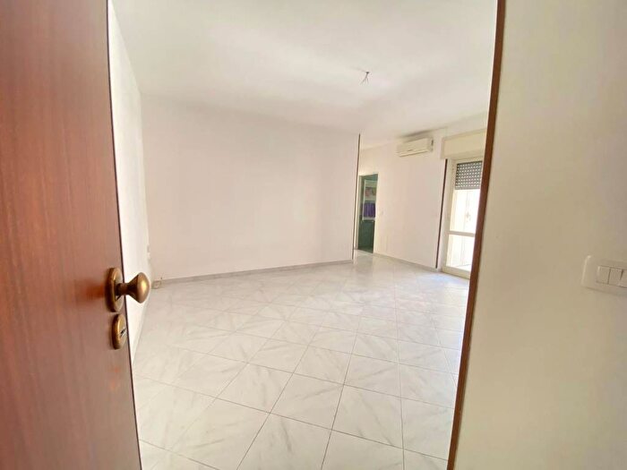 Appartamento trilocale in affitto in Via Antica Giardini, Giardini Oasi Sacro Cuore, Giugliano in Campania