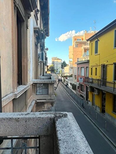 Appartamento trilocale in vendita in Via Pelitti, Milano