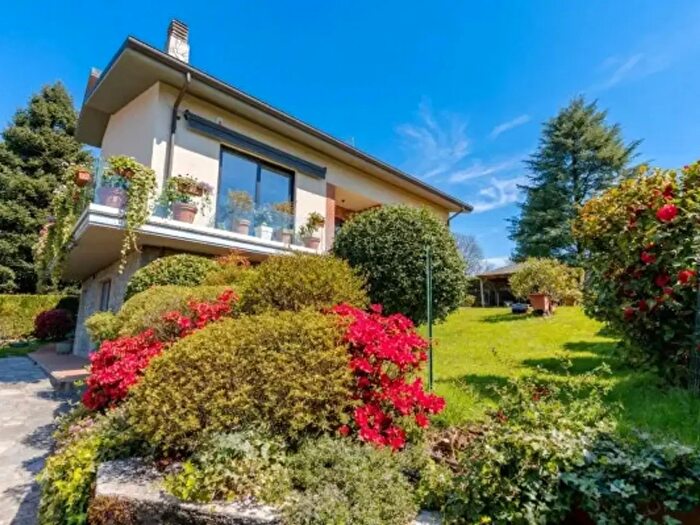 Casa con 6 locali in vendita in Via Wolfgang Amadeus Mozart, Tradate